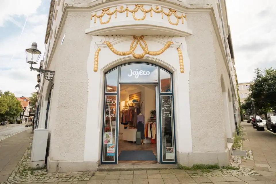 Exterior eines nachhaltigen Fashion-Stores im Magniviertel Braunschweig Jojeco