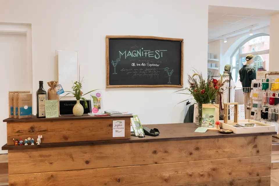 Interior eines nachhaltigen Fashion-Stores im Magniviertel Braunschweig Jojeco