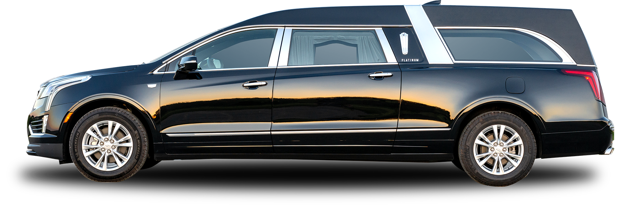 Zijaanzicht van de Cadillac XT5 Phoenix-C rouwauto