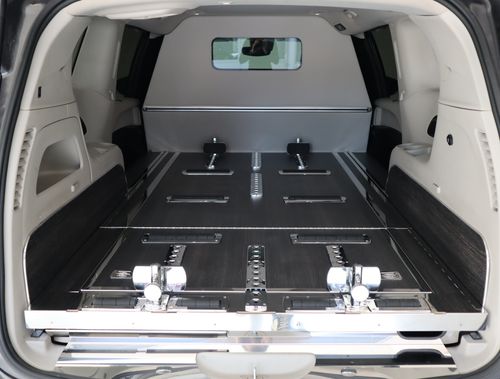 Interieur en kistruimte van de Chrysler Pacifica Nova Multi-Hearse