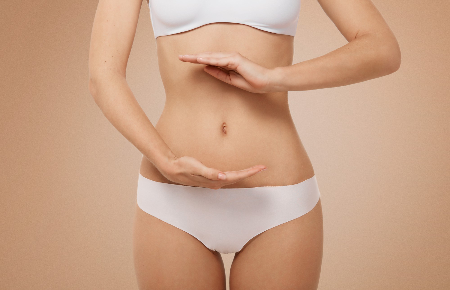A woman with a slim, contoured abdomen, demonstrating the results of non-surgical U Lipolysis treatment