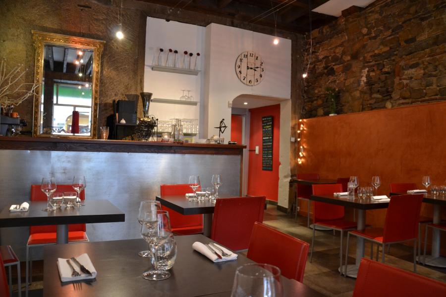 intérieur du restaurant avec les tables
