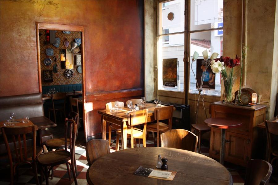 intérieur rustique du Canut et les Gones