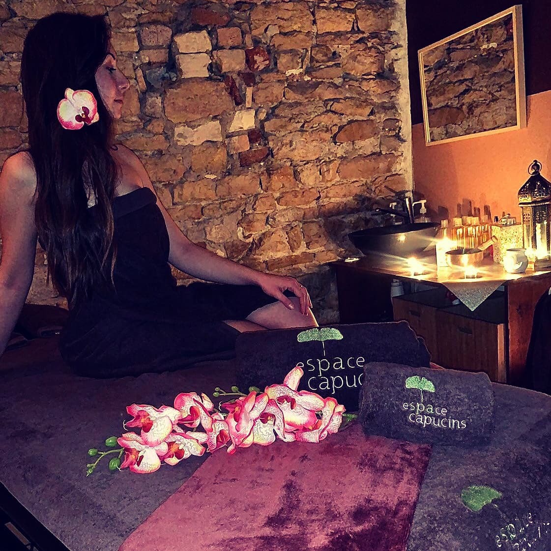 ambiance chaude et tamisé - salon de massage 