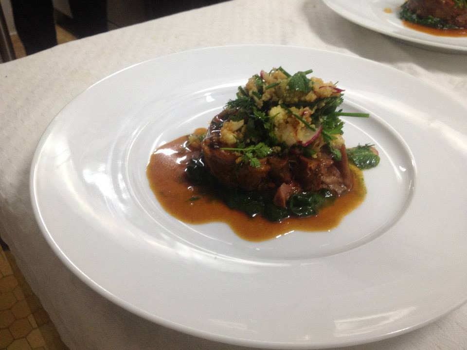 Un plat en sauce