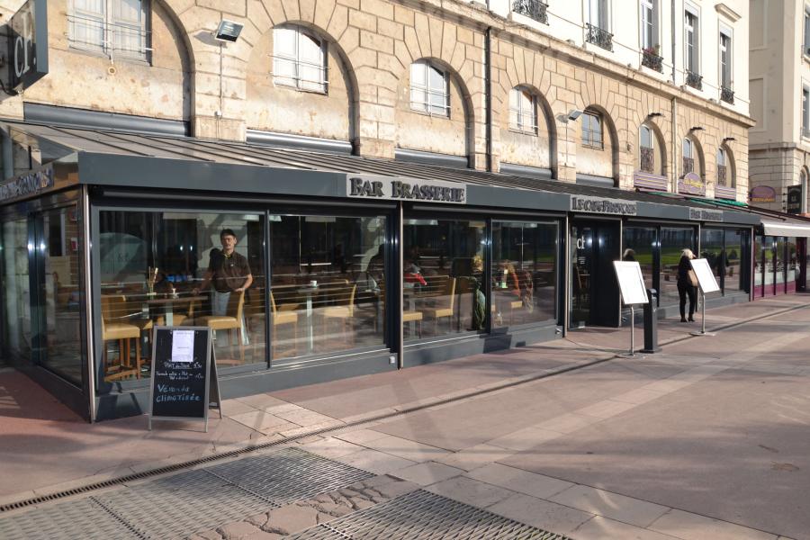 devanture avec pierre ancienne