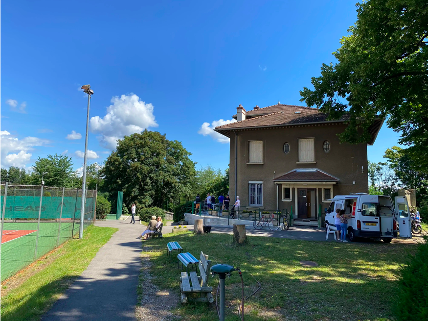 extérieur du club de tennis
