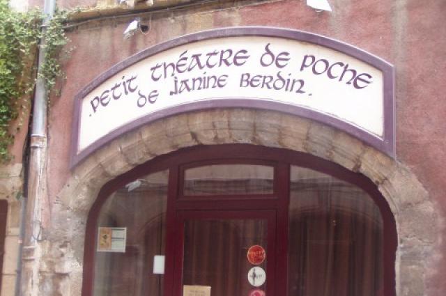 entrée du théatre