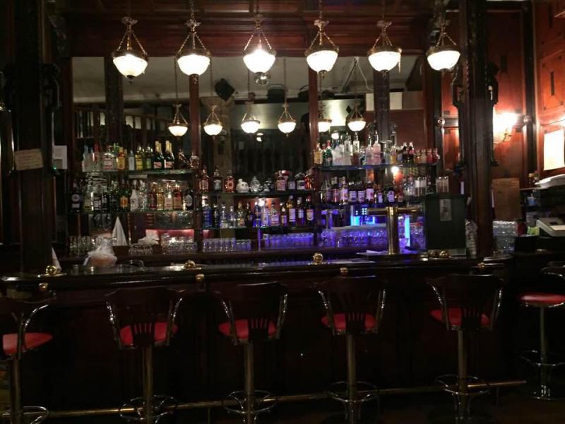 Intérieur cosy bar 