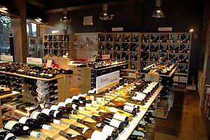exposition de bouteilles de whisky 