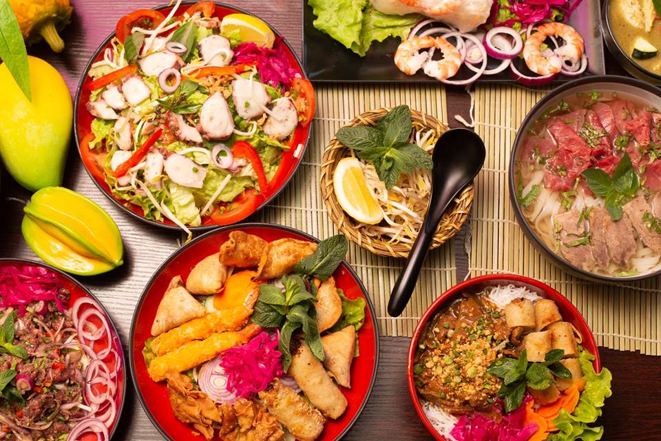 Différents plats asiatiques du restaurant