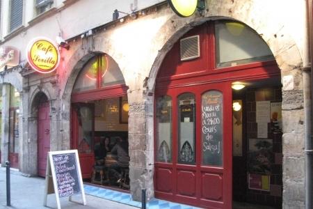 Devanture du Café Sevilla