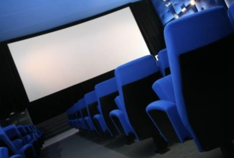 sièges d'une salle de cinéma 