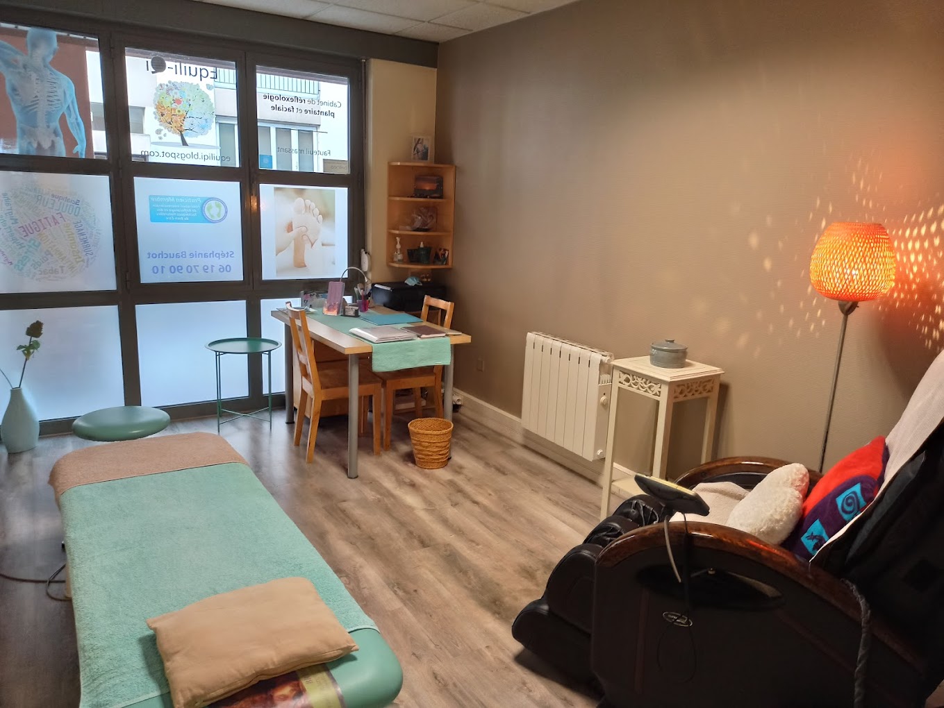 fauteuil, table de massage, réflexologie