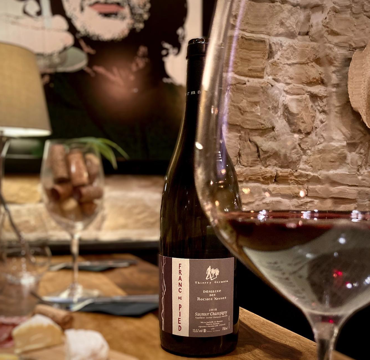 bar à vin, planches, vin rouge