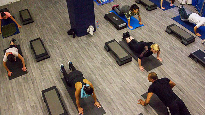 séance de fitness en groupe