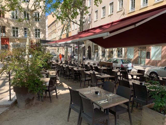 Terrasse extérieure du restaurant