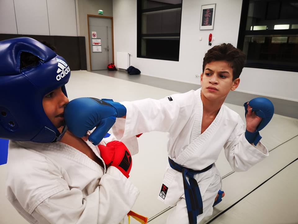Dojo praticant plusieurs art martial dont le karaté