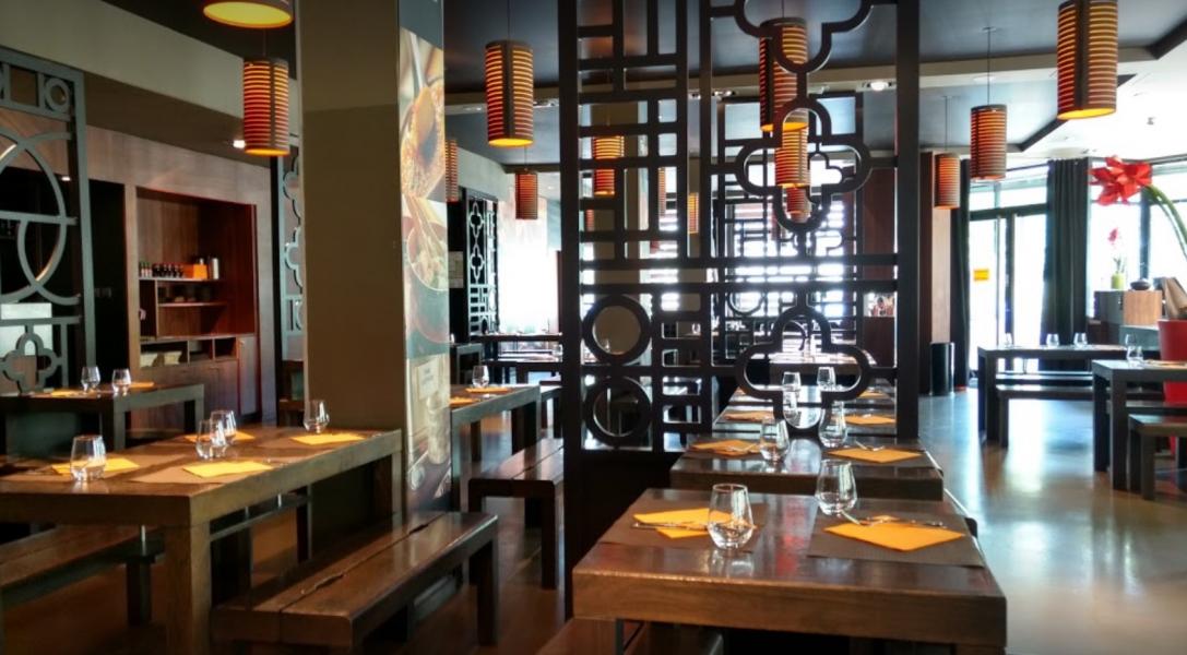 Intérieur asiatique du restaurant Tiger Wok