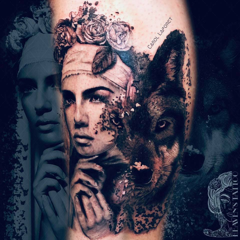 tatouage visage femme loup et roses