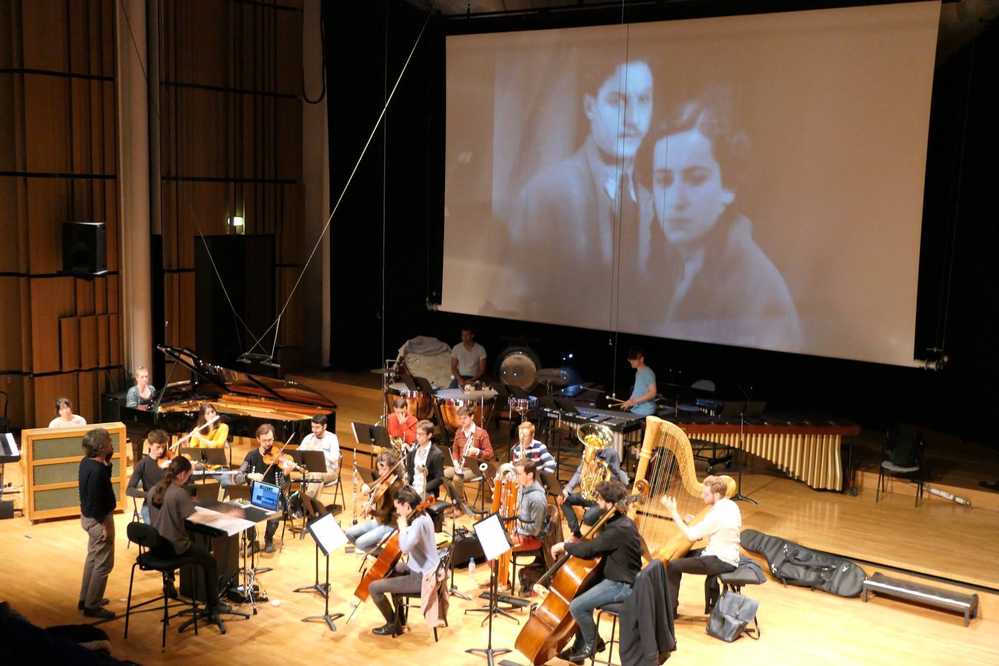 représentation musicale du conservatoire National Supérieur de lyon avec un orchestre sur scène