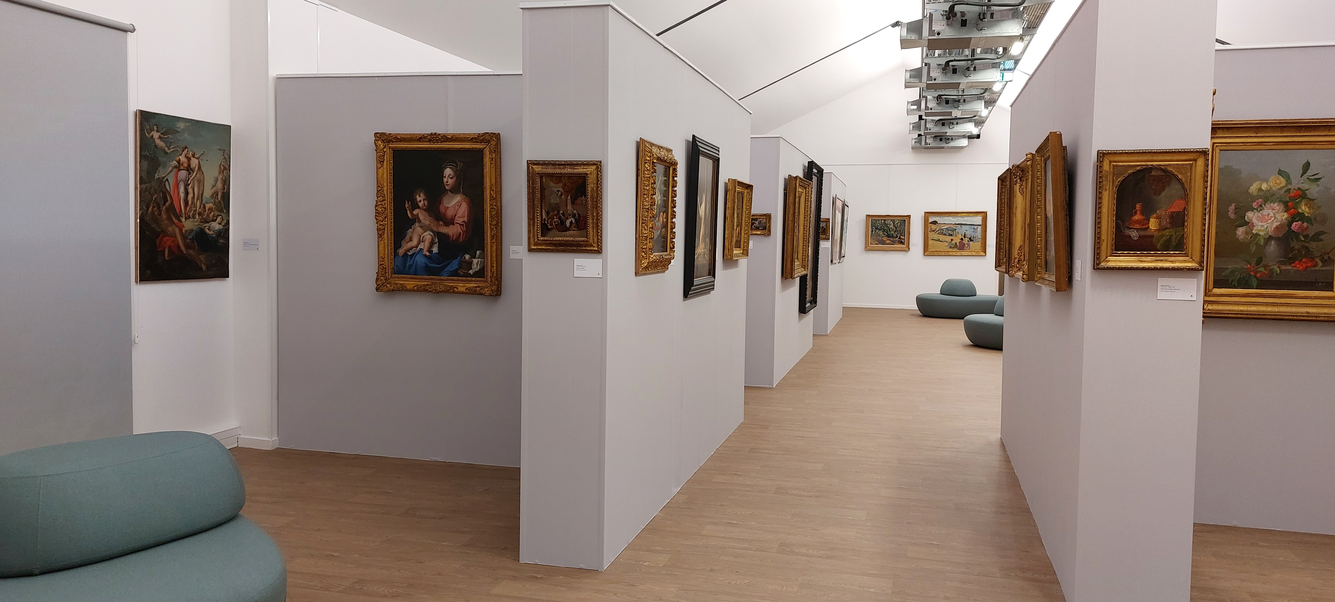 Galerie d'art privée sobre