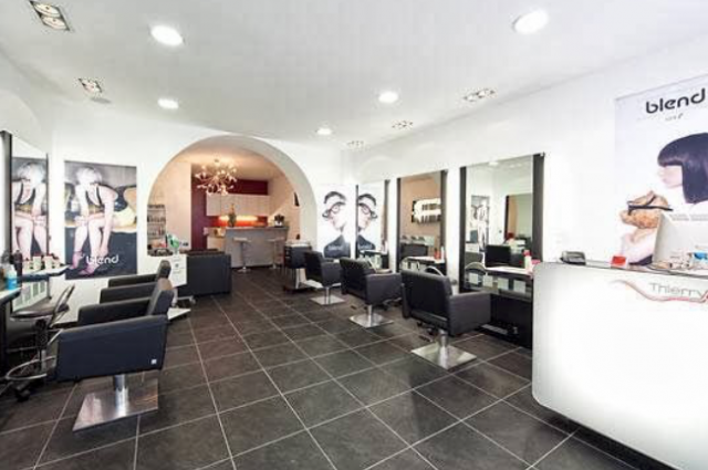 Intérieur salon de coiffure