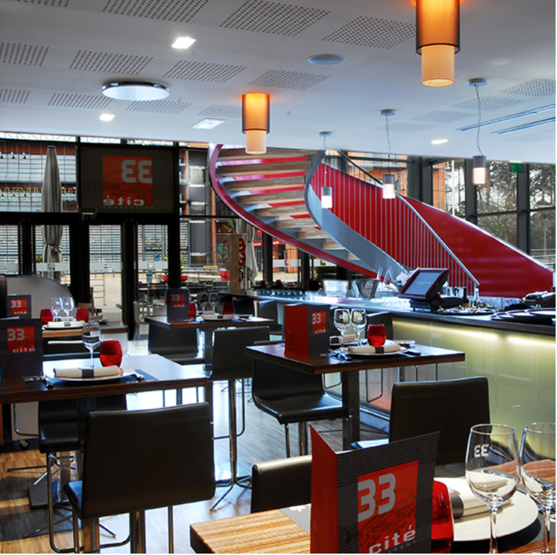 Grande salle de la brasserie le 33