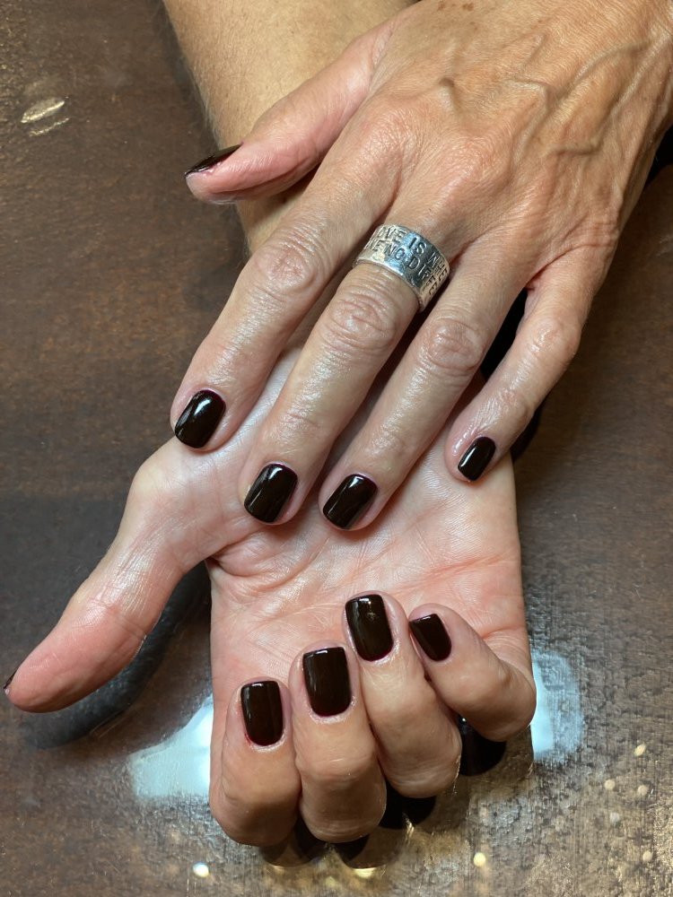 Ongles manucure noire