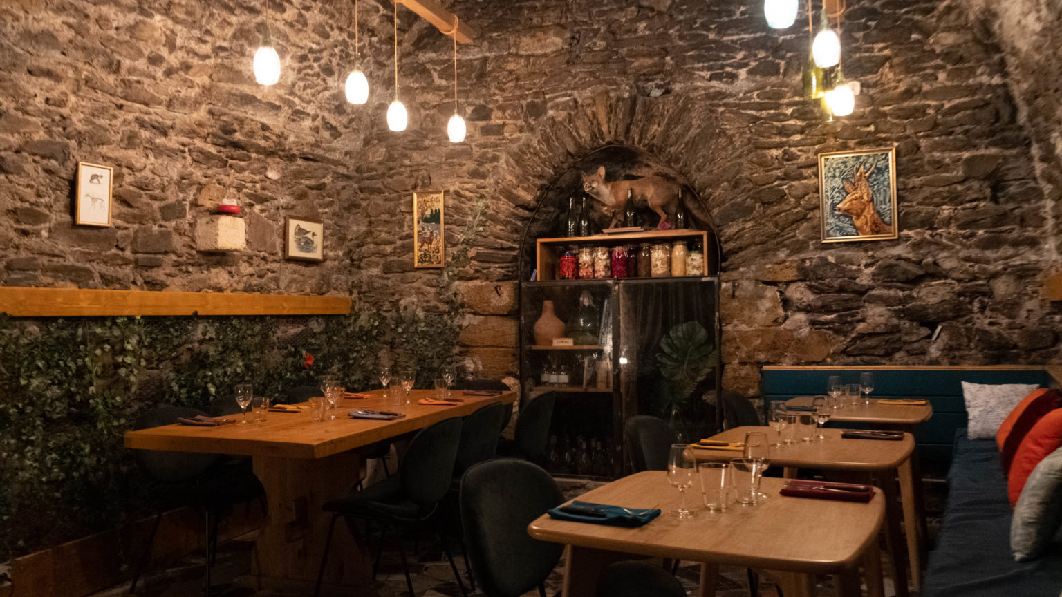 Intérieur du restaurant La monstrueuse