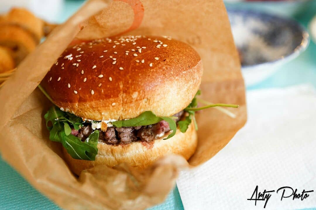 Burger gourmand sur le pouce
