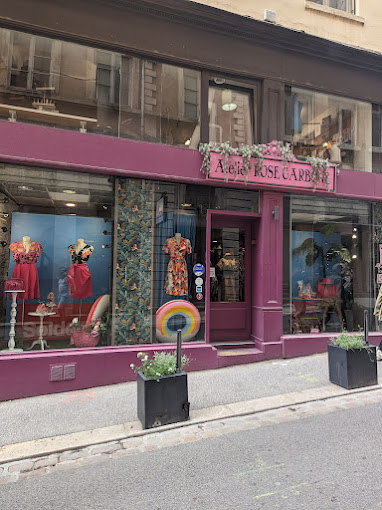 rose carbone, vêtements