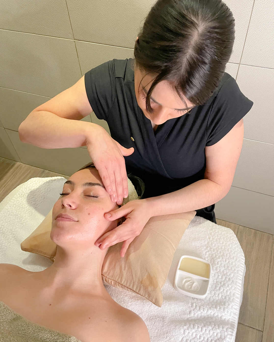 Massage sofitel spa masseuse visage