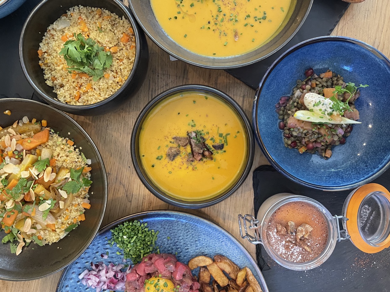 assiettes Restaurant Produits Frais et de Saison Circuits courts, artisans et producteurs locaux