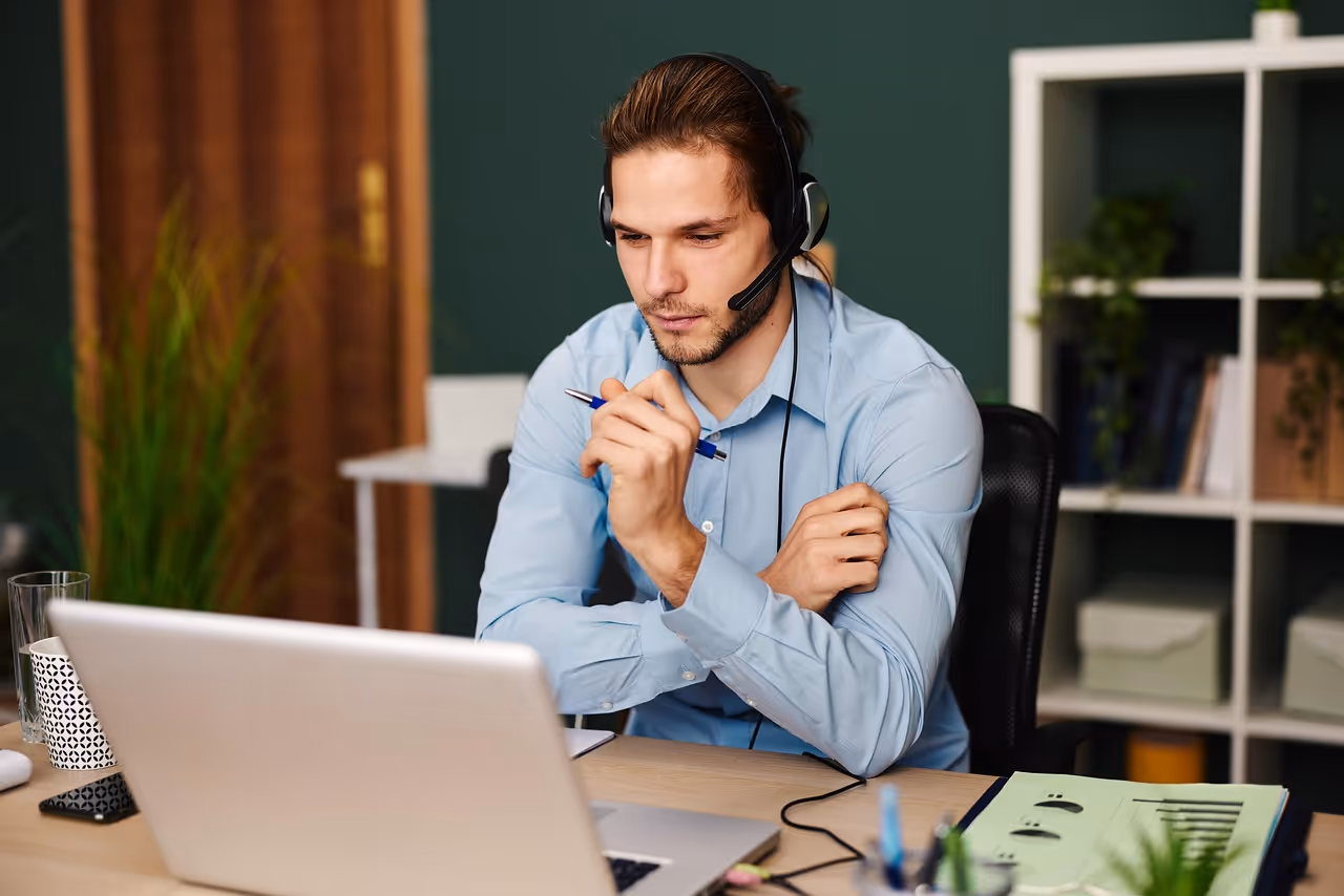 Wat is slechte klantenservice? Echte voorbeelden en hoe je het kunt oplossen