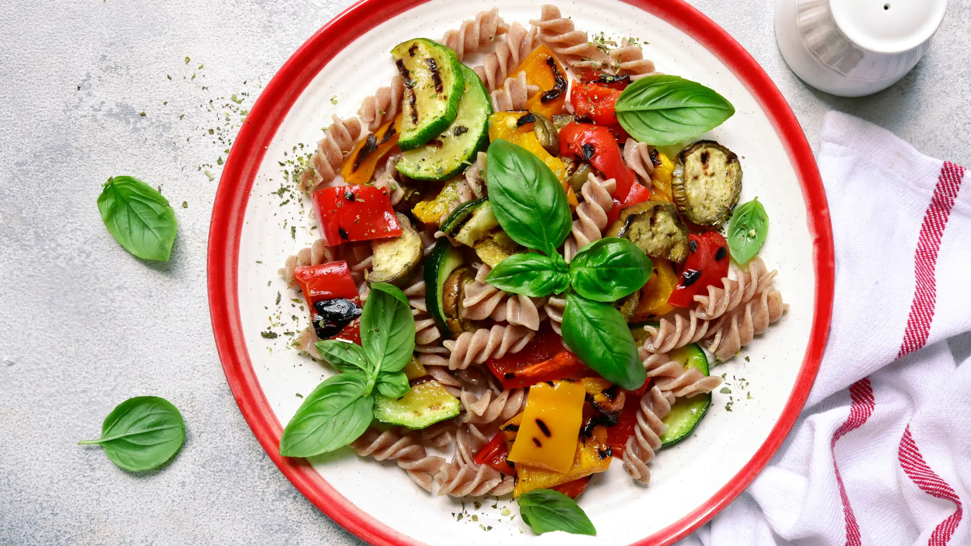 Integralna tjestenina s povrćem – lagani i hranjivi obrok za ured