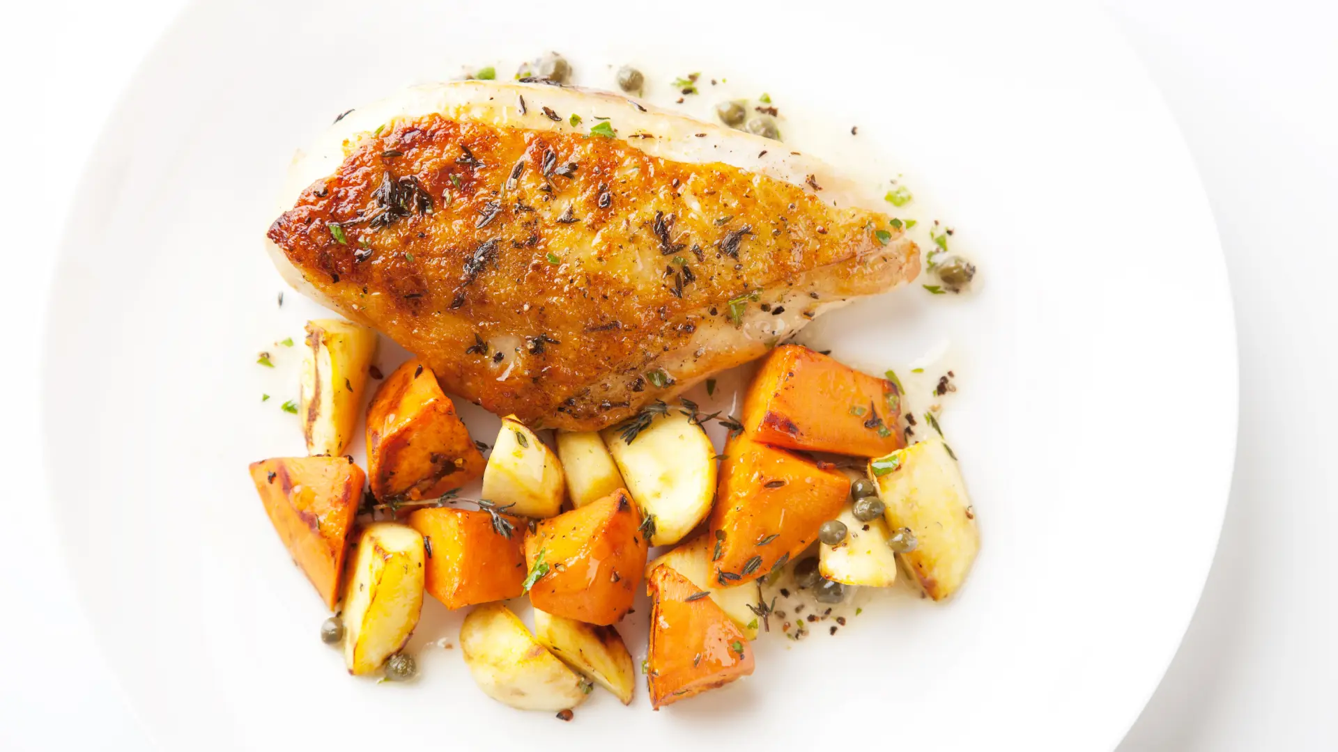 Pečena piletina s batatom i sezonskim povrćem – zdrav i zasitan ručak za posao