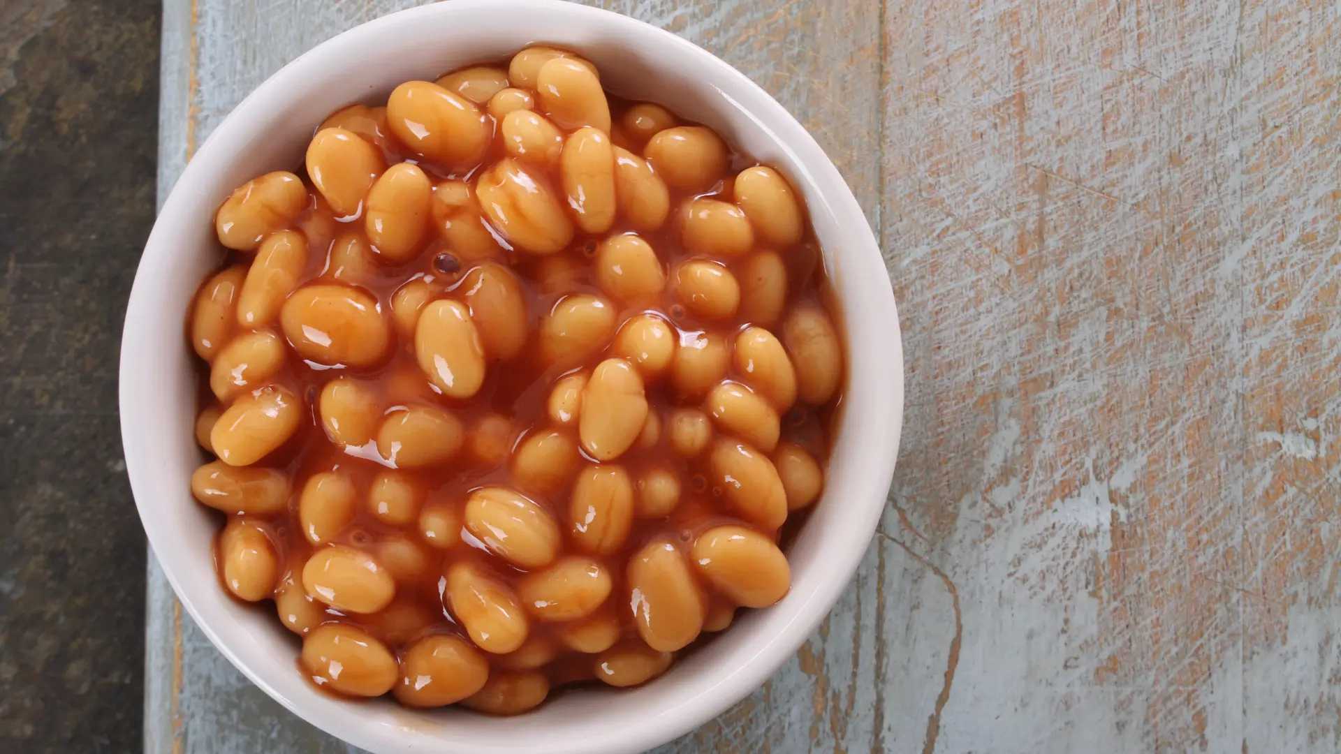 Zapečeni grah sa šalšom – rustikalni ručak koji grije i puni energijom na poslu