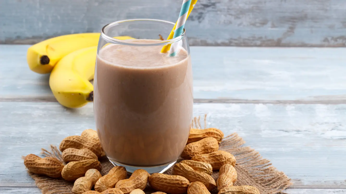 Proteinski smoothie od banane i kikirikija