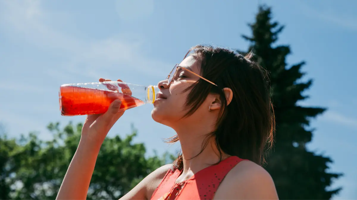 Žena ije zaslađeni napitak koji nije dobar za dijabetes
