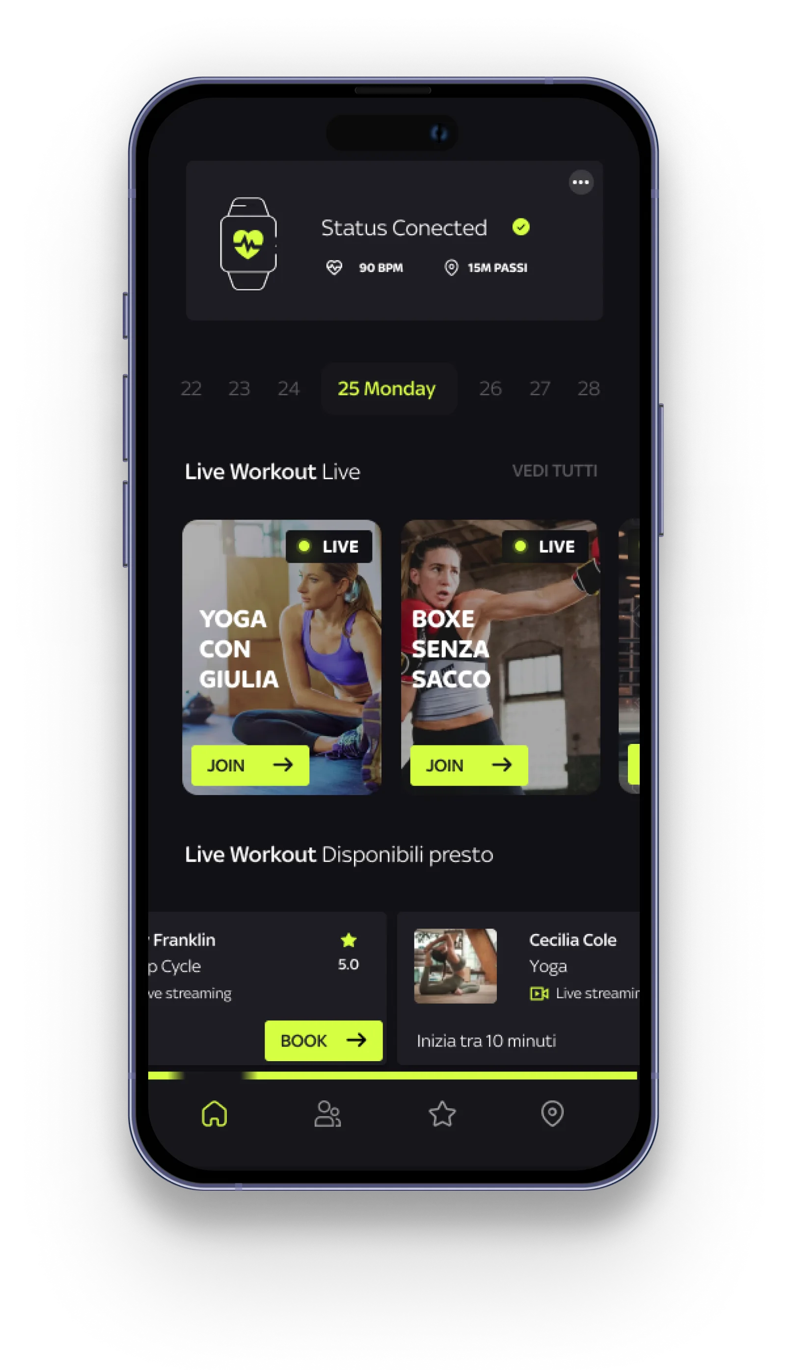 Schermata di un'app di fitness con allenamenti live di yoga e boxe senza sacco, dati di battito cardiaco e passi, e opzioni per prenotare attività imminenti.