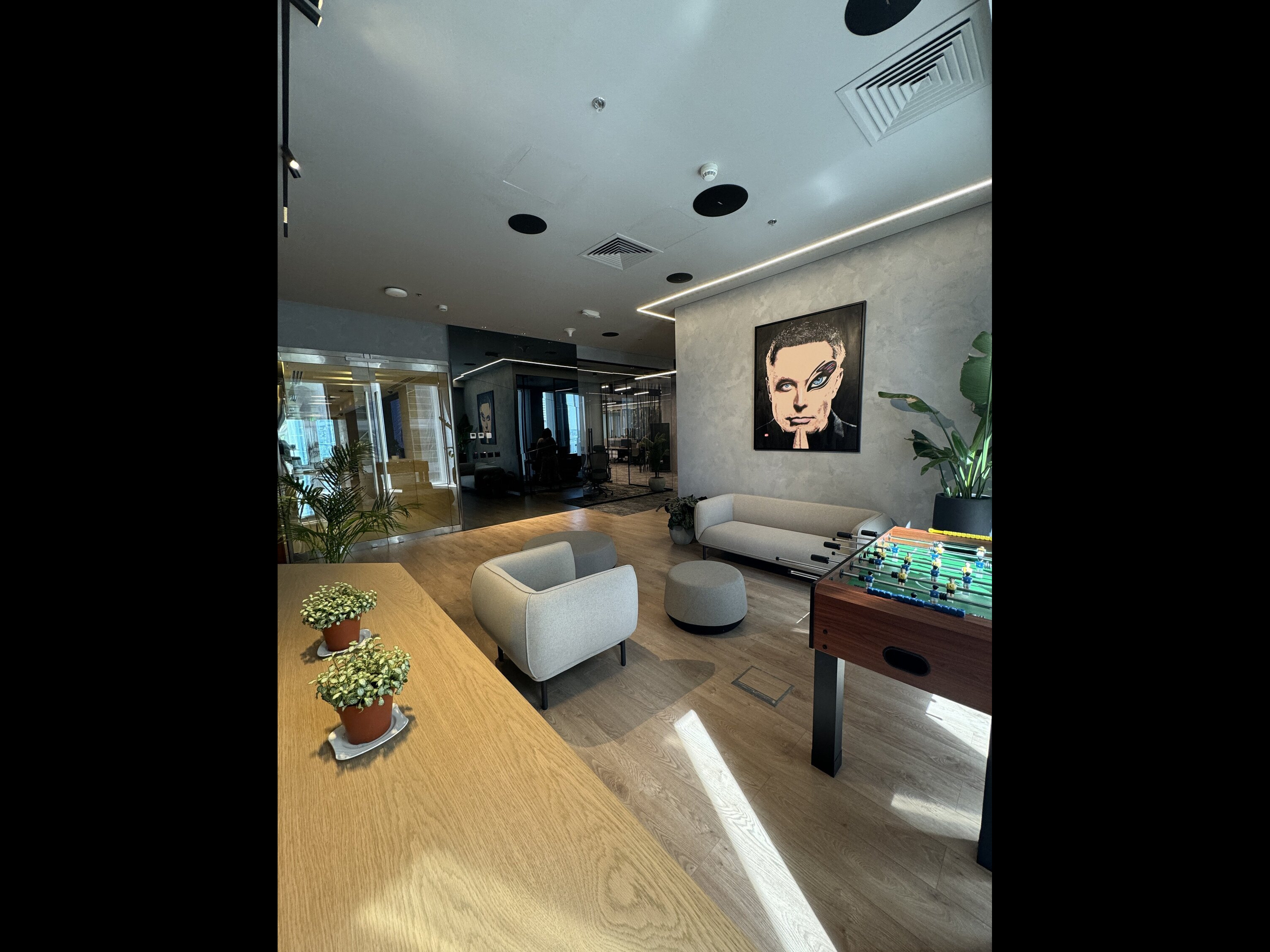 Hand-painted Elon Musk portrait by AbiFaces at Ventum Tech's Experience Centre