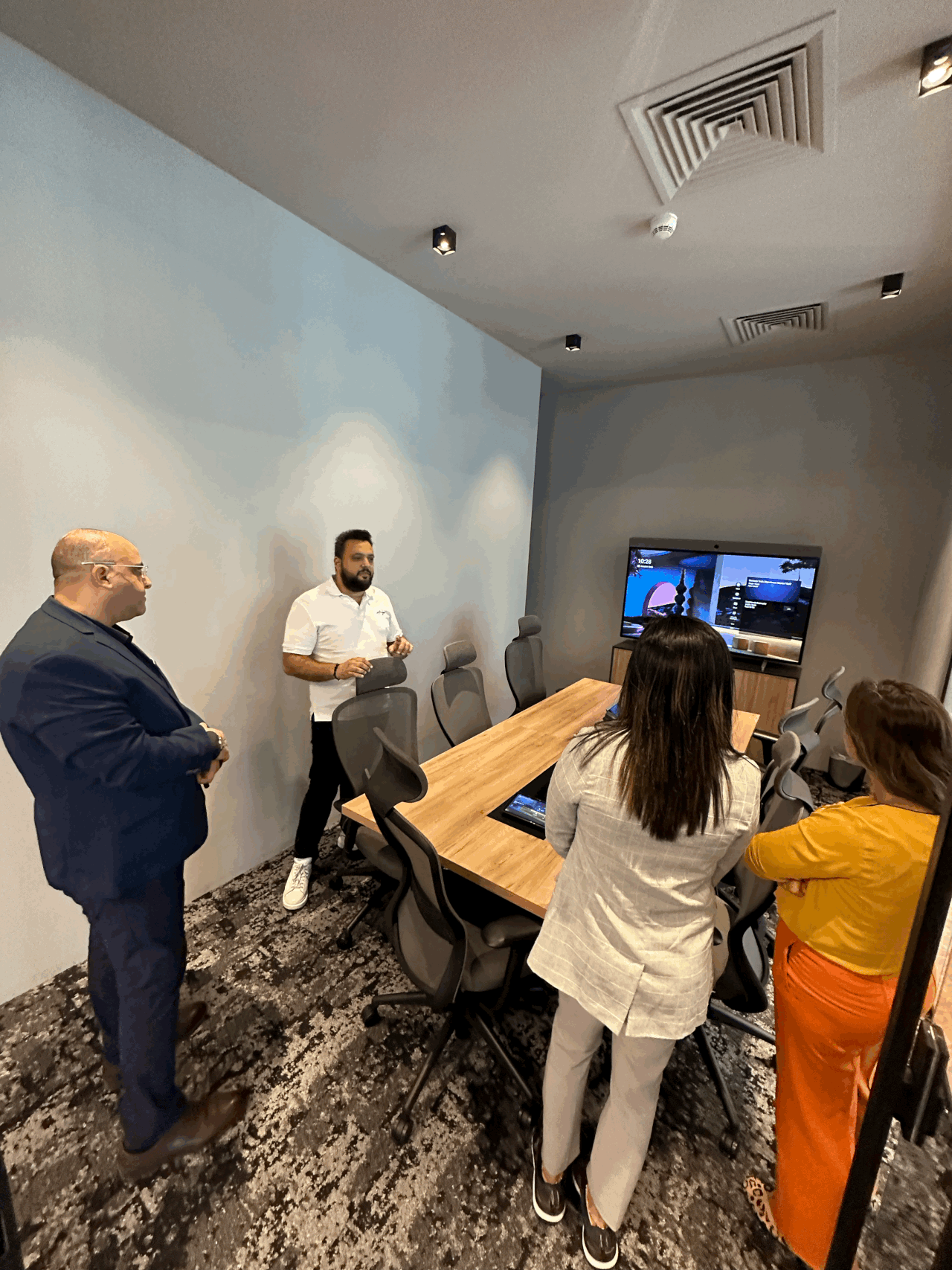 Mekdam Technology team visiting Ventum Tech's Innovation Center