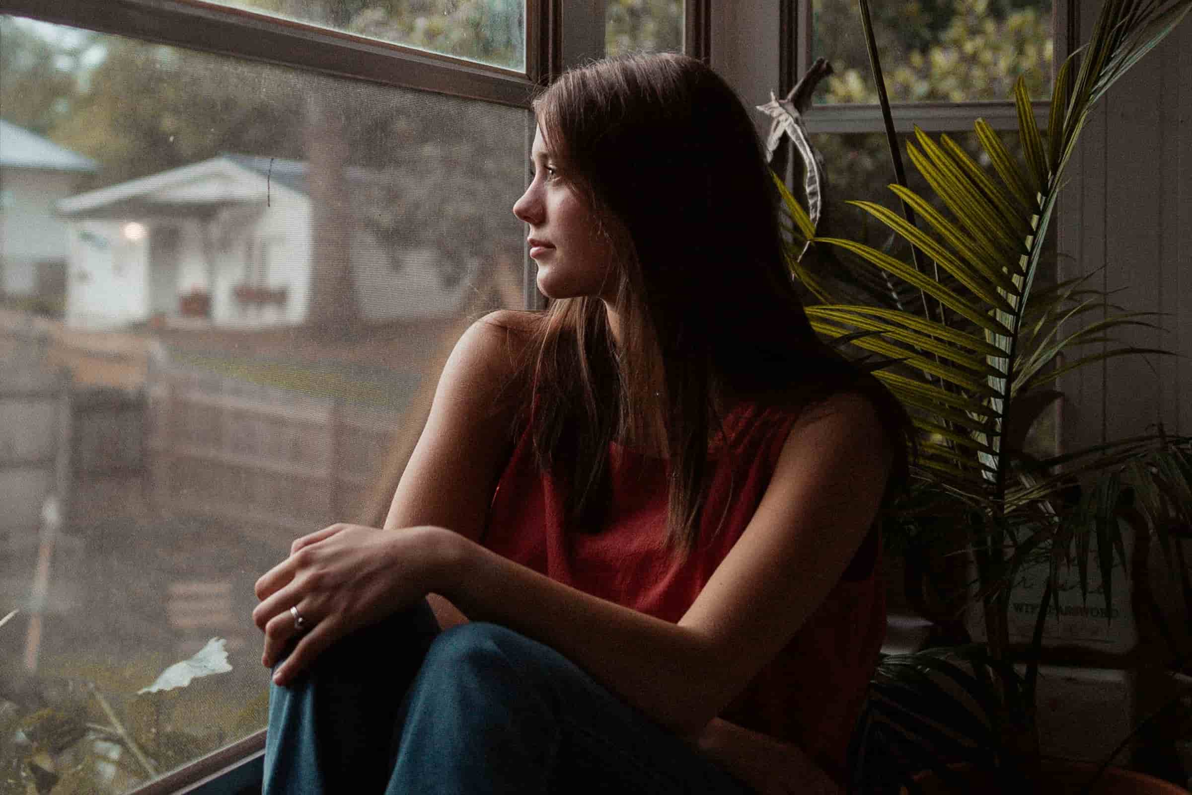 Two men sitting at a table outside playing chess - Dementia prevention activities from the psychologists at Pacific Coast Psychology