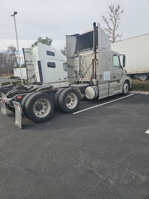 PDR Services working on commercial truck