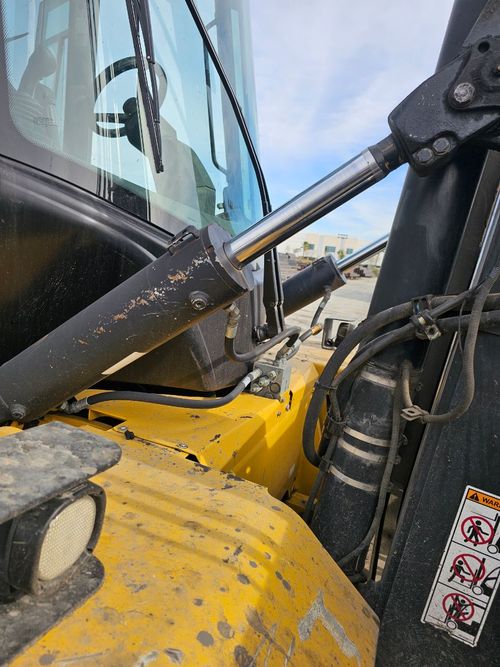 PDR Services working on commercial truck