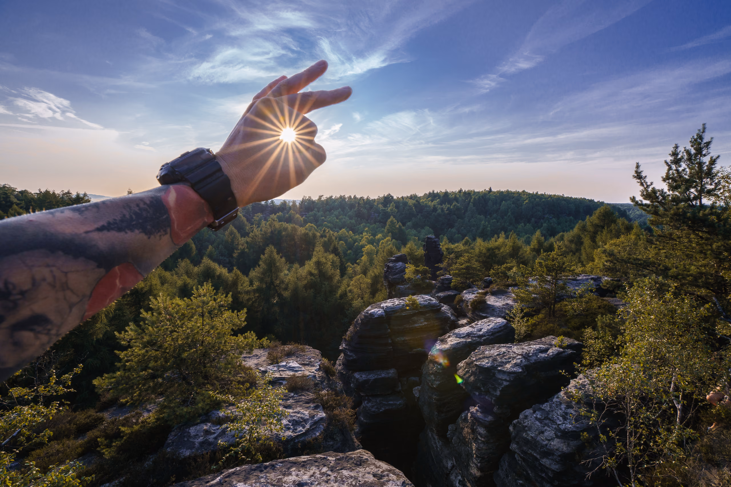 Sunburst over the sandstone rocks near Tisa