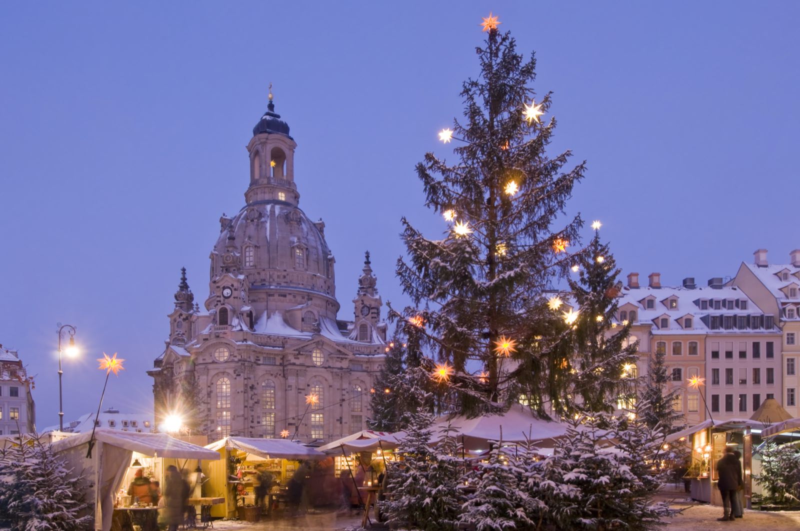 Christmas market on the Neumarkt in front of the Frauenkirche in Dresden.