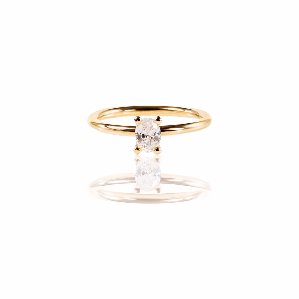 Solitaire with an oval diamond from our studio