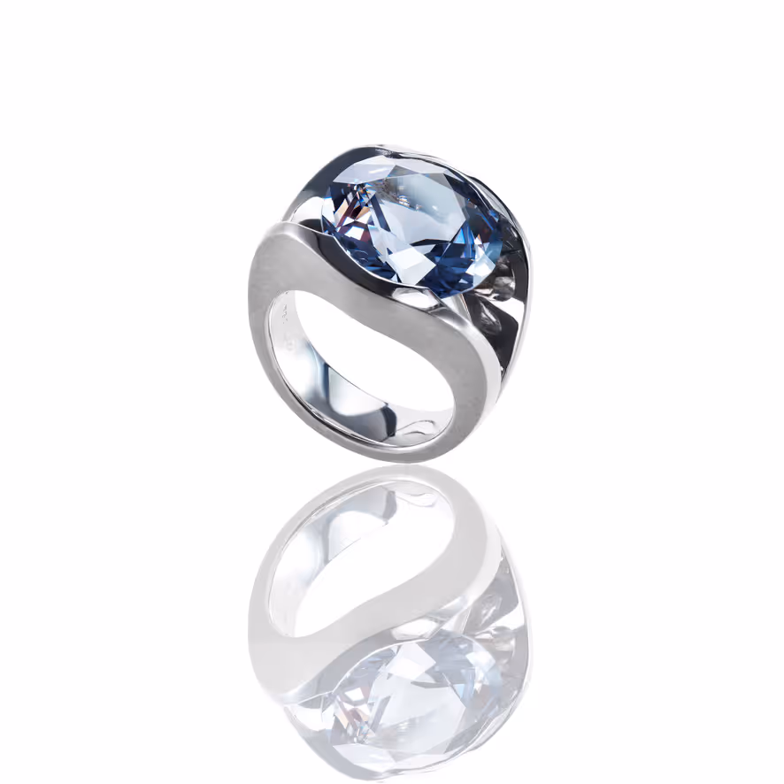 Ring mit dunklem Spinell
